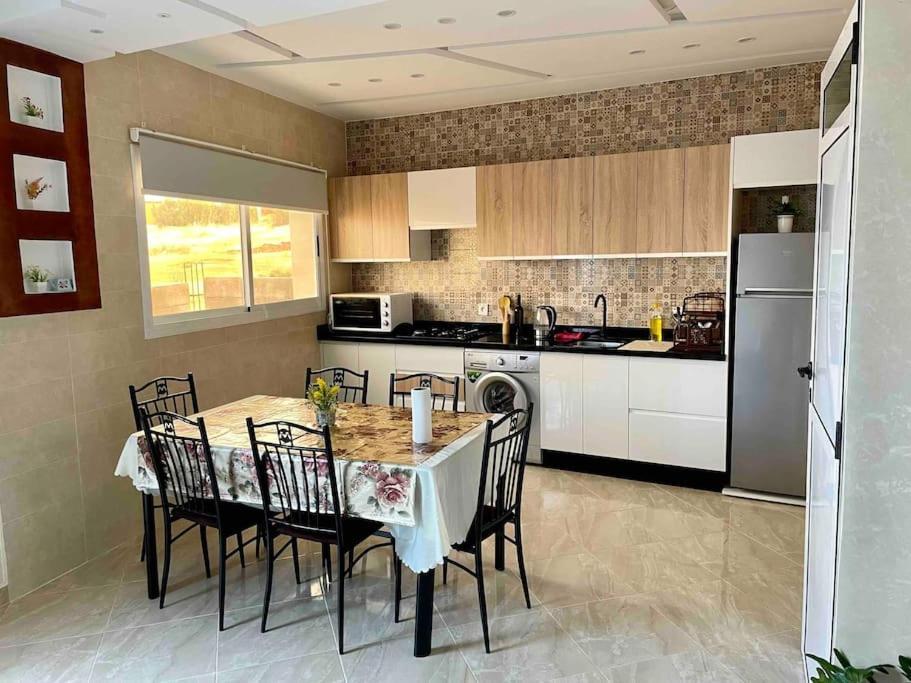 Appartement Pour Famille Avec Enfant Al Hoceïma Exterior foto