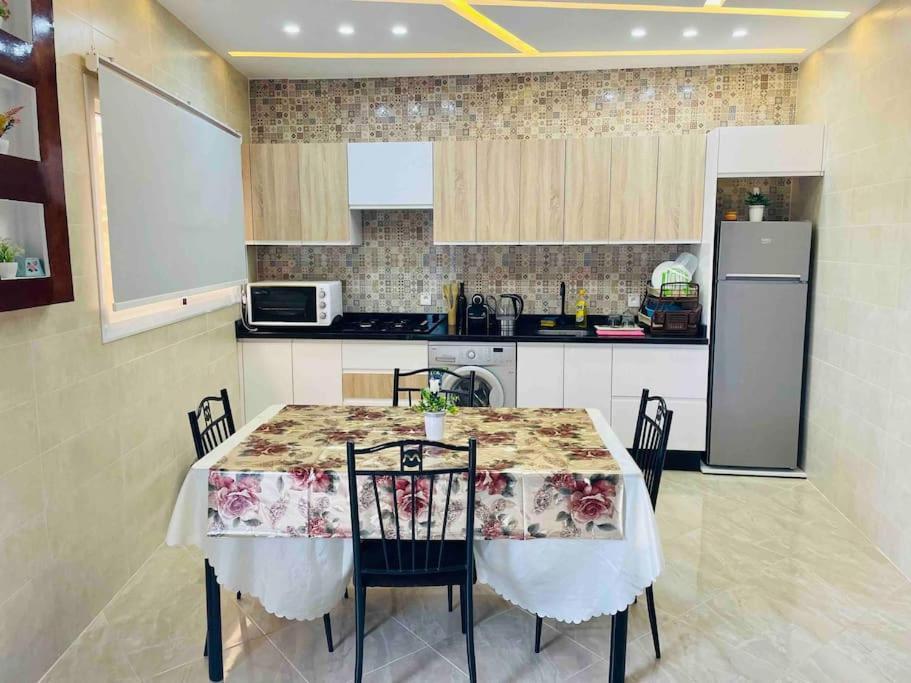 Appartement Pour Famille Avec Enfant Al Hoceïma Exterior foto